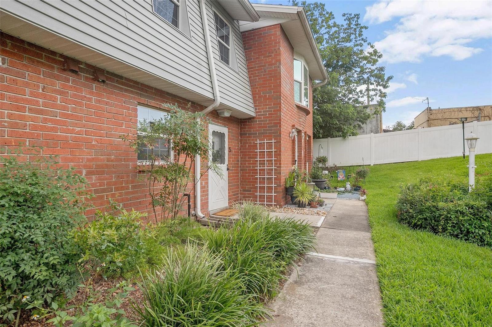621 W INDIANA AVE #5, DELAND, FL, 32720