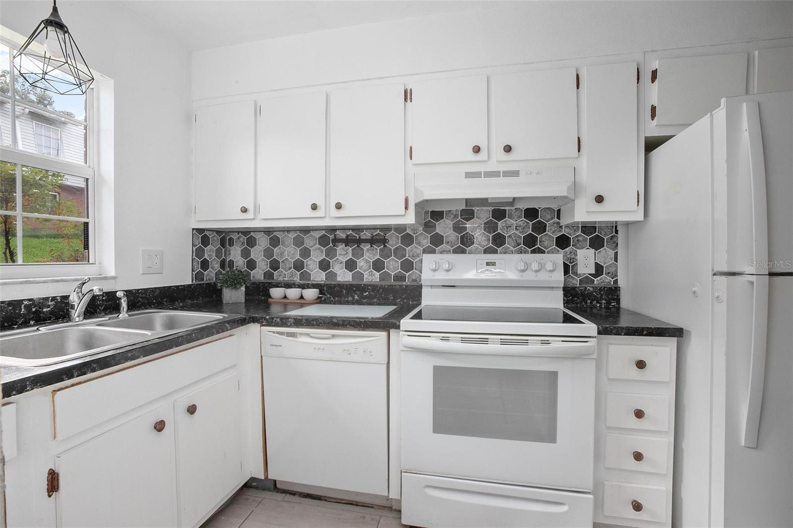 621 W INDIANA AVE #5, DELAND, FL, 32720
