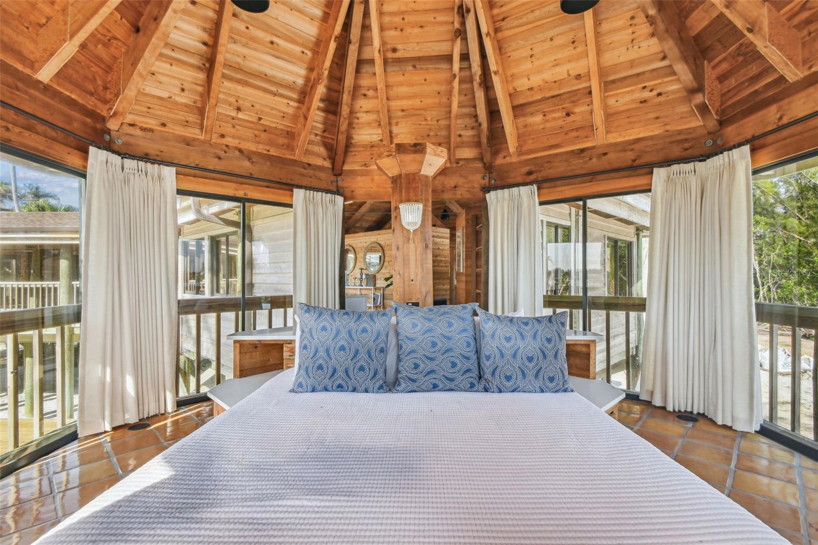 7147 LA LENAIRE DR, LONGBOAT KEY, FL, 34228