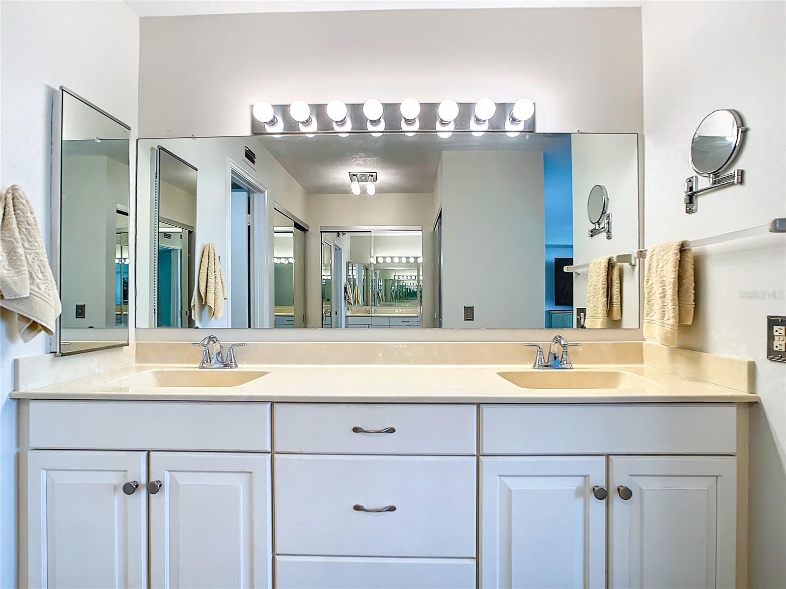 6294 BAHIA DEL MAR CIR #302, ST PETERSBURG, FL, 33715