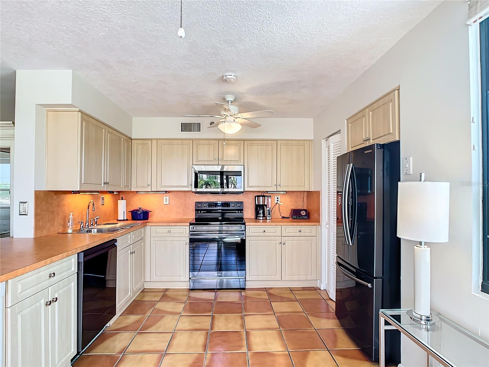 6294 BAHIA DEL MAR CIR #302, ST PETERSBURG, FL, 33715