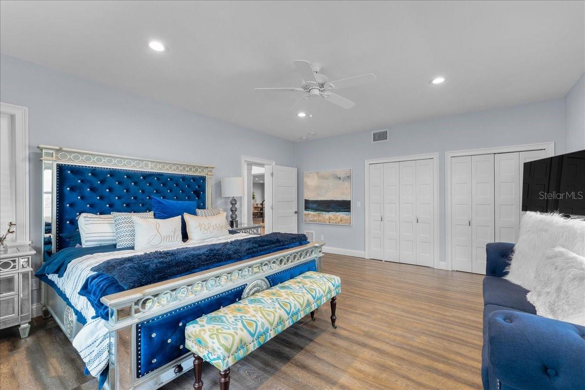 V4936754 Property Photo