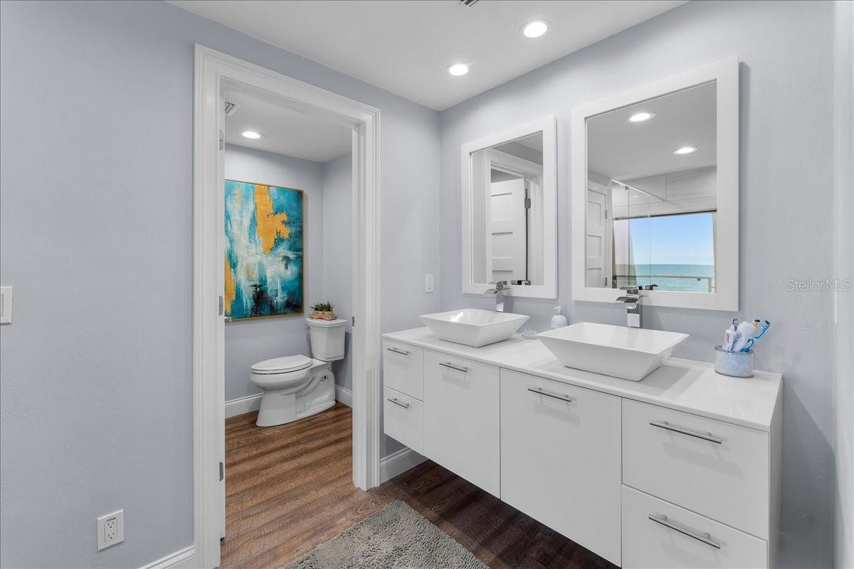 V4936754 Property Photo