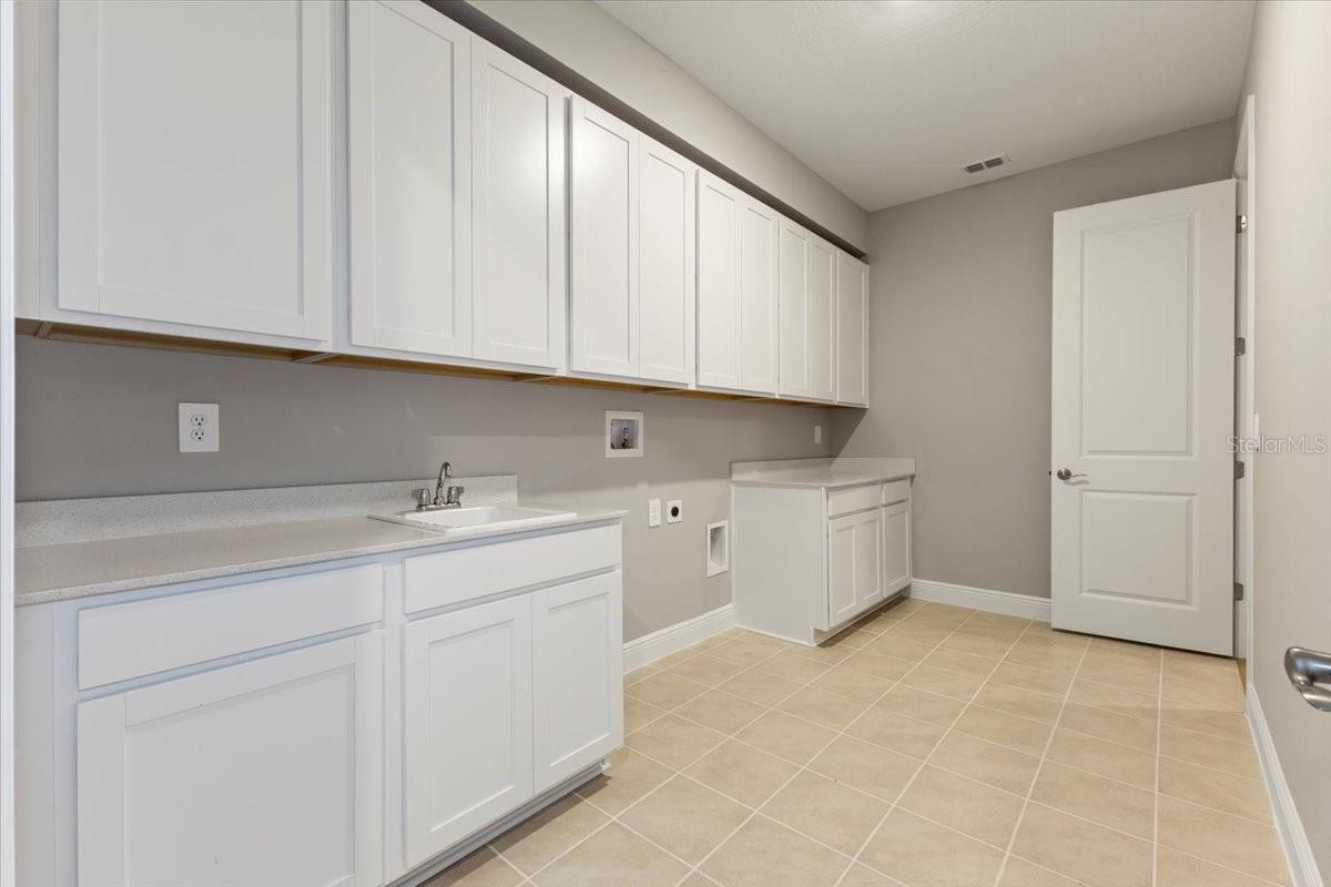 2137 DIVOT DR, DAYTONA BEACH, FL, 32124