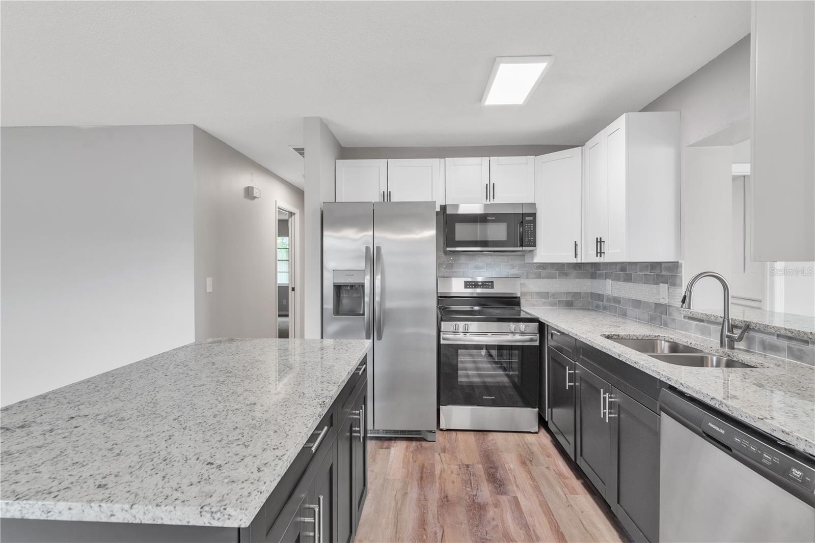 2220 GRENADIER DR #2220, SUN CITY CENTER, FL, 33573