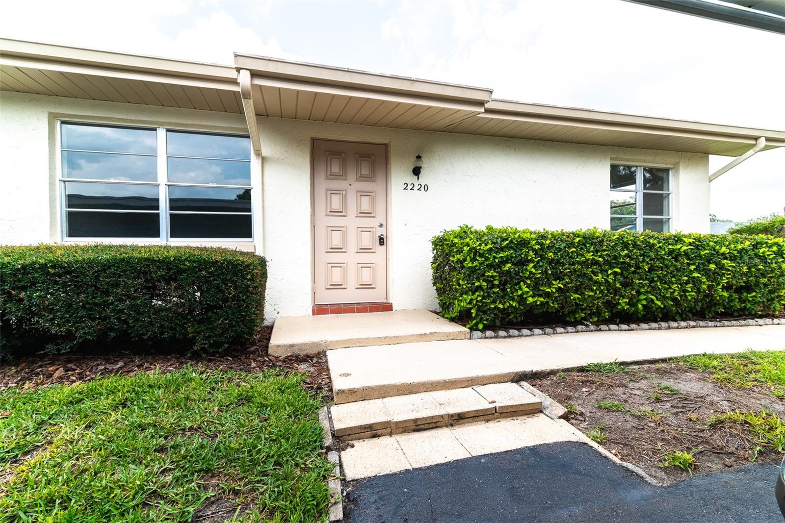 2220 GRENADIER DR #2220, SUN CITY CENTER, FL, 33573