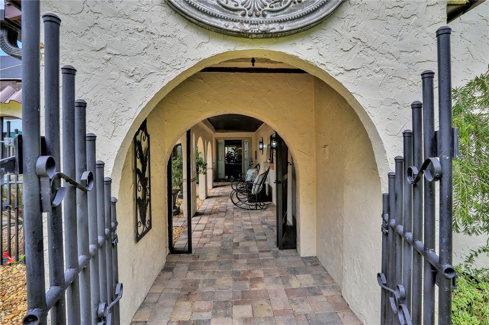 32720 LAKESHORE DR, TAVARES, FL, 32778