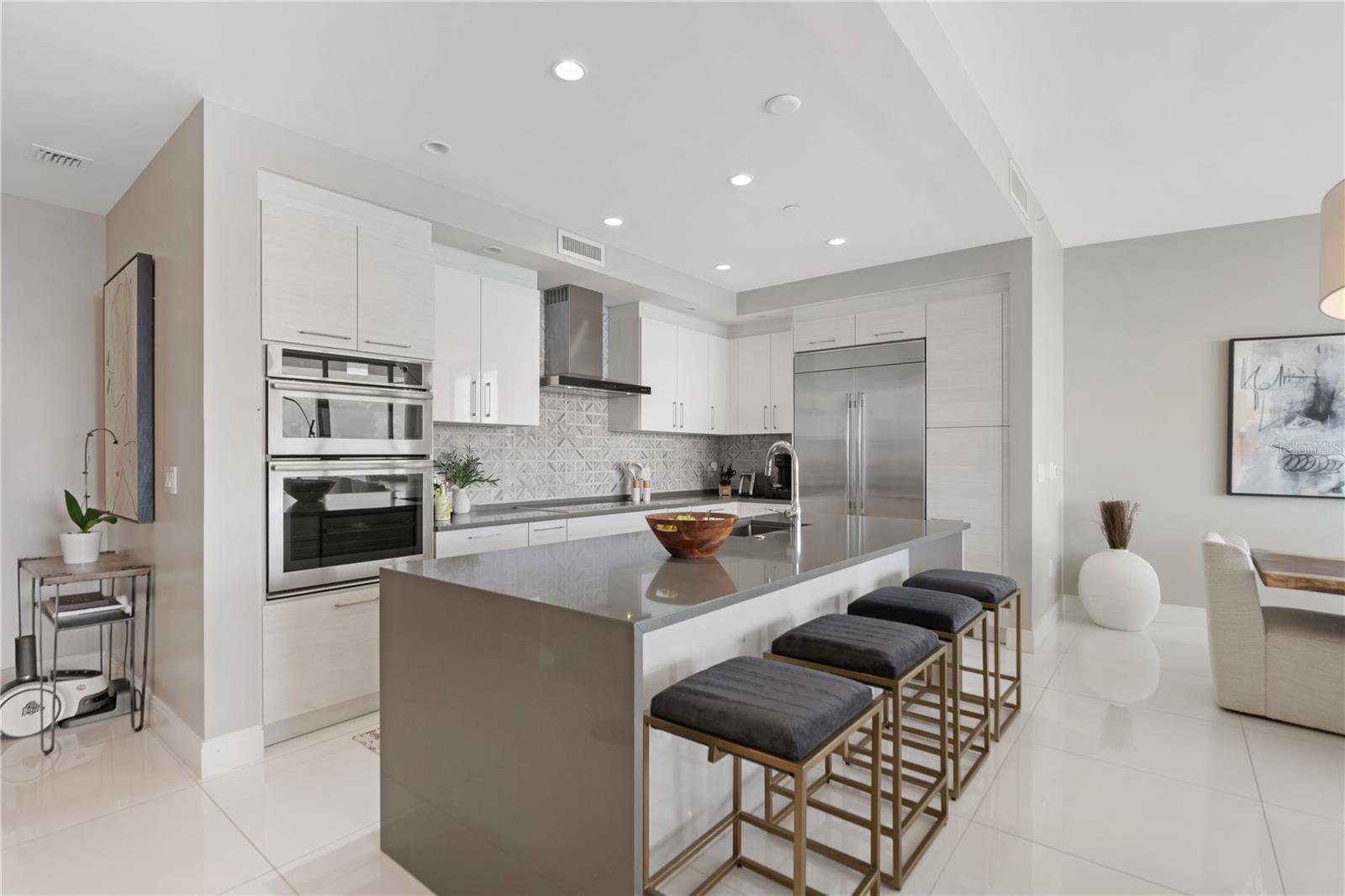 100 1ST AVE N #2205, ST PETERSBURG, FL, 33701