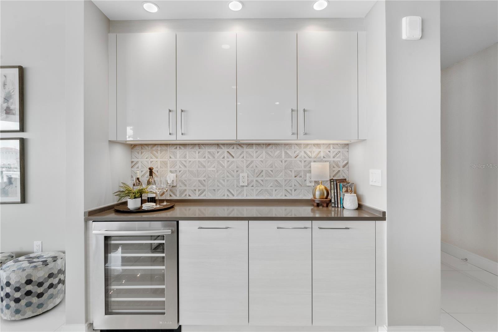 100 1ST AVE N #2205, ST PETERSBURG, FL, 33701