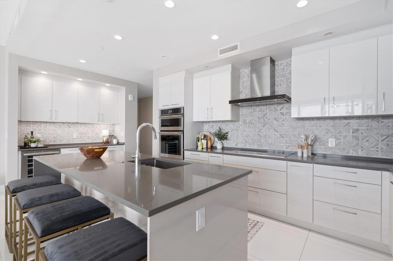 100 1ST AVE N #2205, ST PETERSBURG, FL, 33701