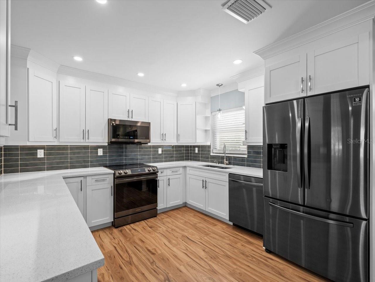 2347 EASTWOOD DR, CLEARWATER, FL, 33765