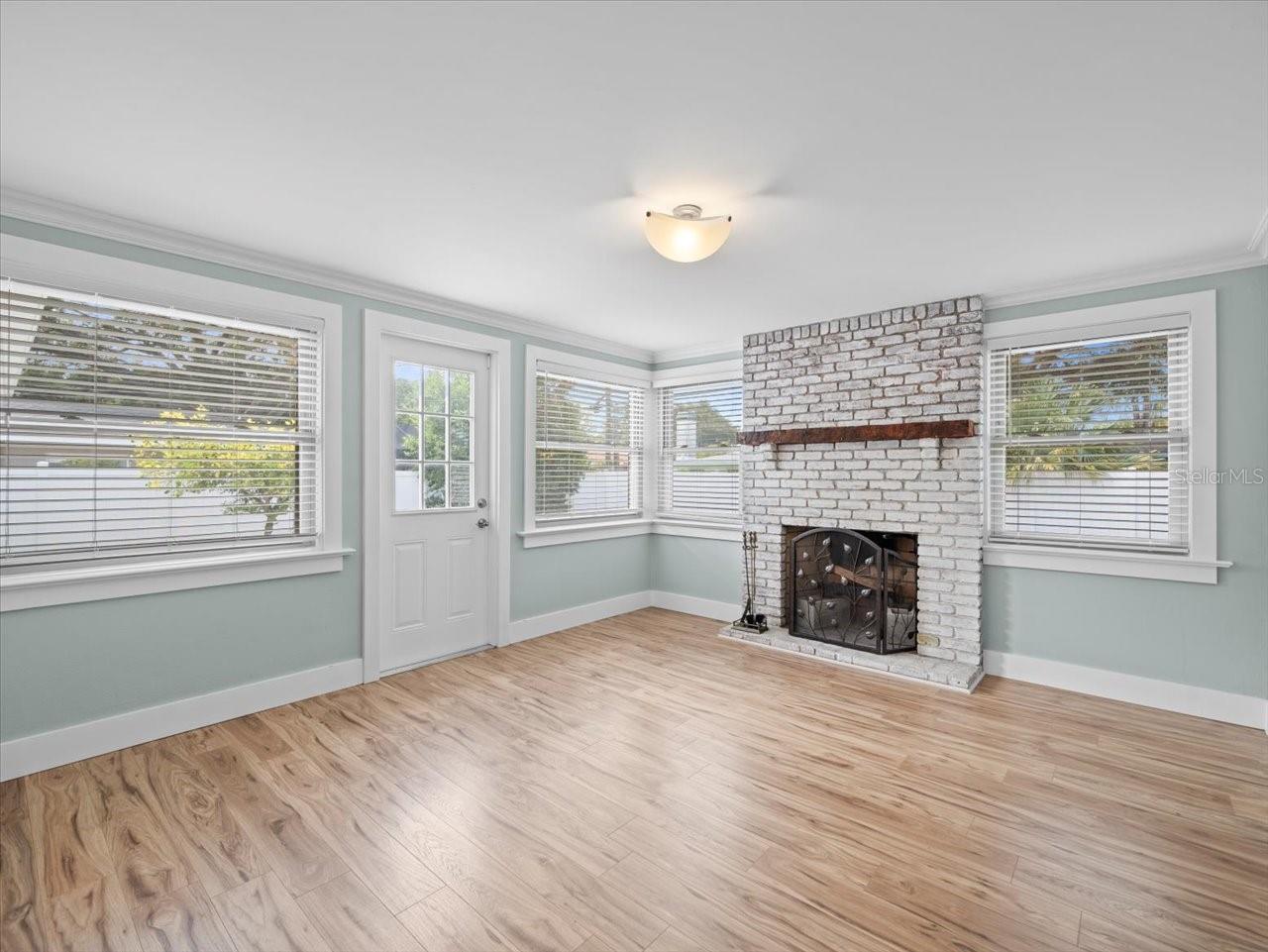 2347 EASTWOOD DR, CLEARWATER, FL, 33765