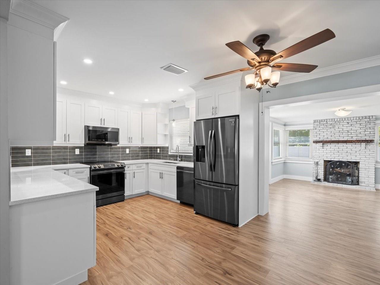 2347 EASTWOOD DR, CLEARWATER, FL, 33765