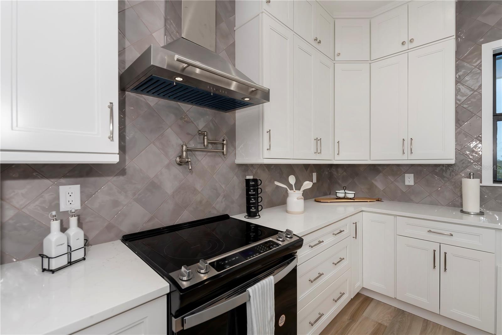 11 PINEHURST CT, ROTONDA WEST, FL, 33947