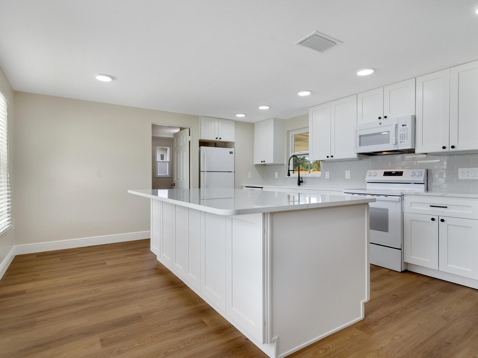 2133 FIESTA DR, SARASOTA, FL, 34231
