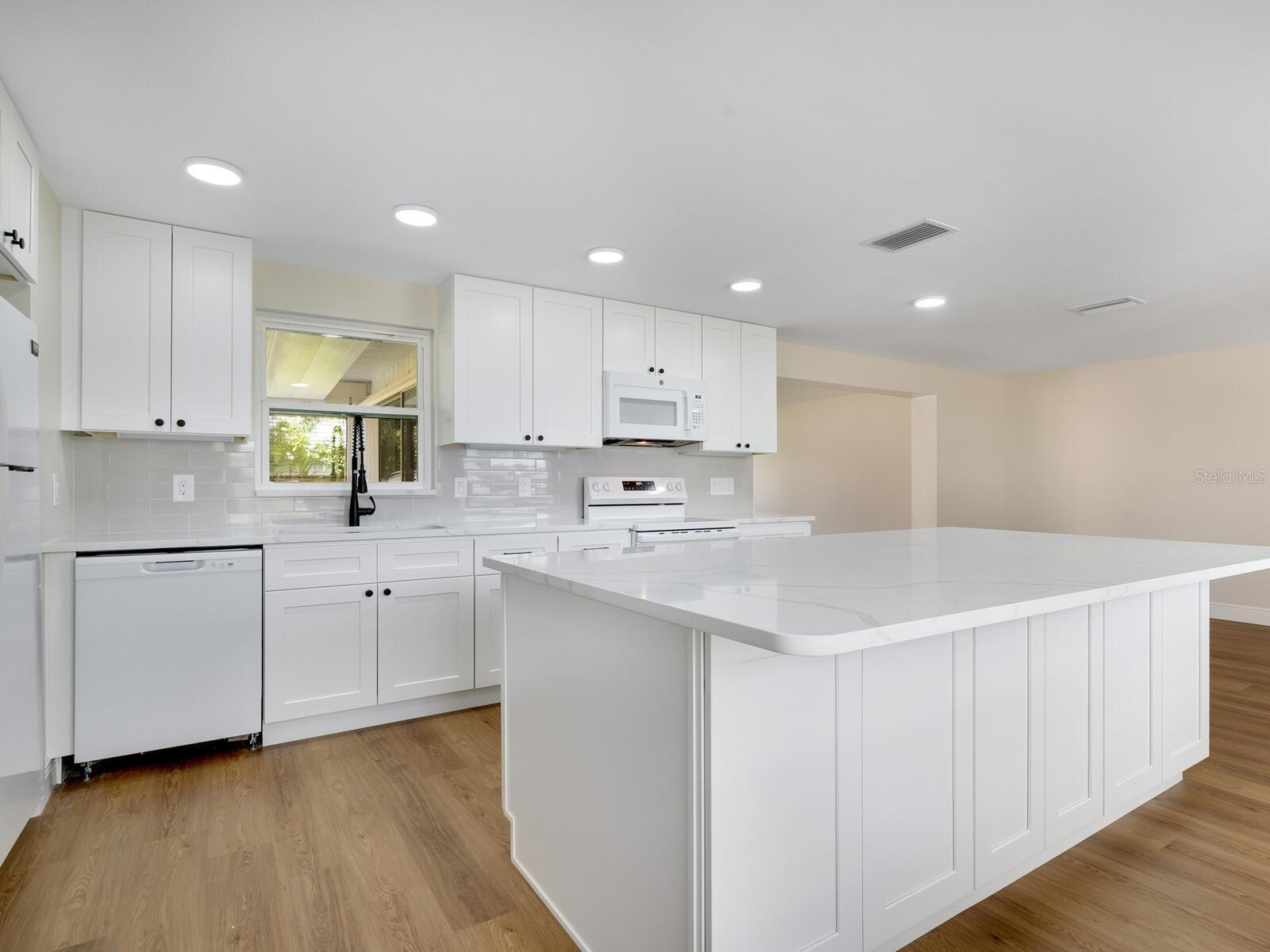 2133 FIESTA DR, SARASOTA, FL, 34231