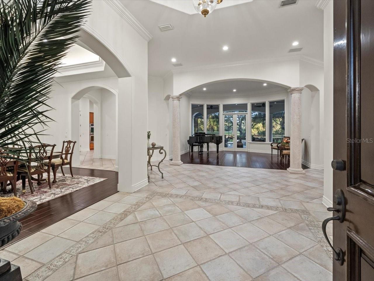 6407 E MACLAURIN DR, TAMPA, FL, 33647