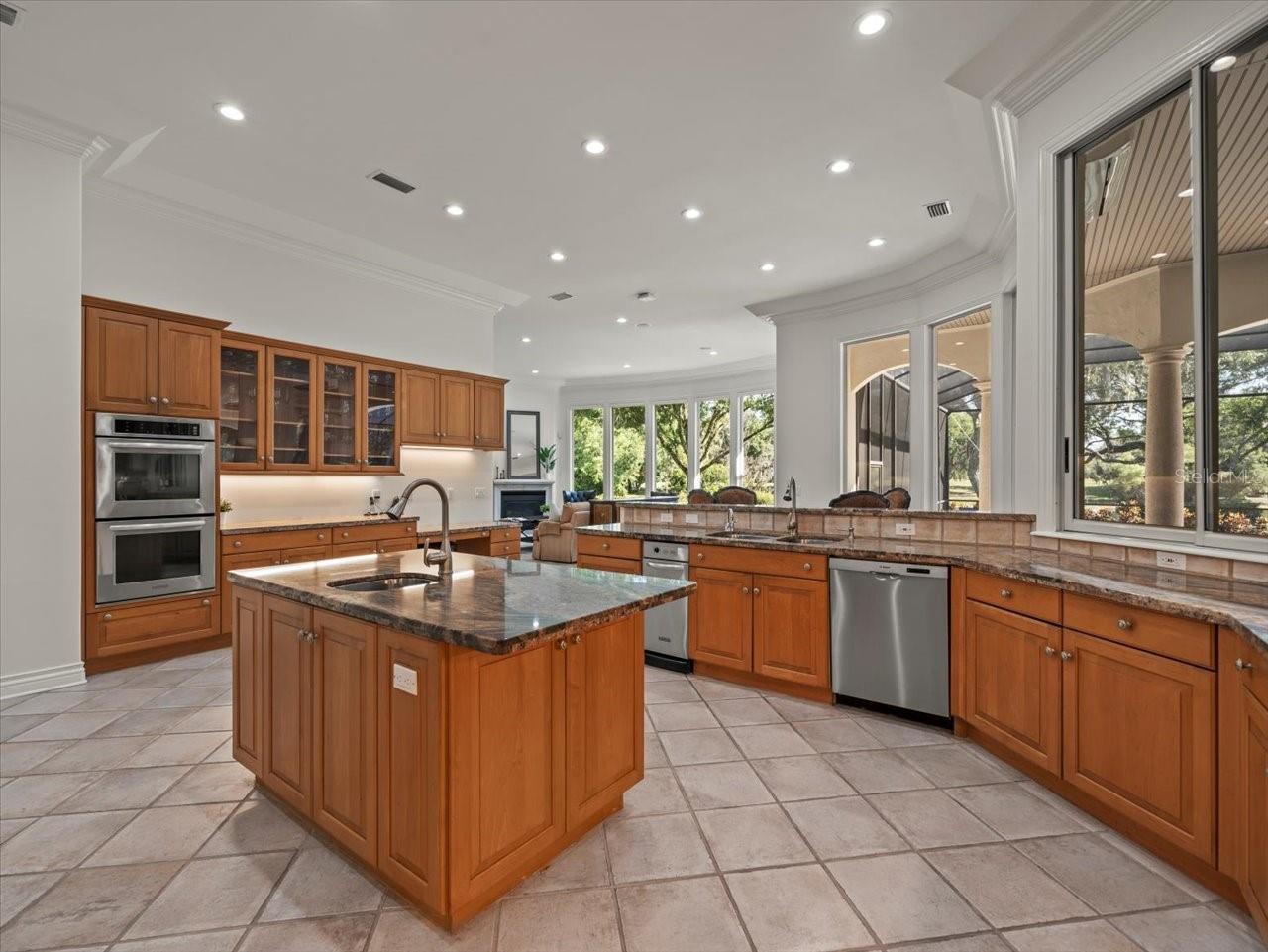 6407 E MACLAURIN DR, TAMPA, FL, 33647
