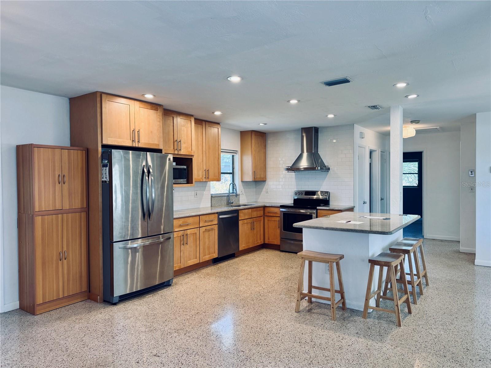 1001 75TH AVE N, ST PETERSBURG, FL, 33702