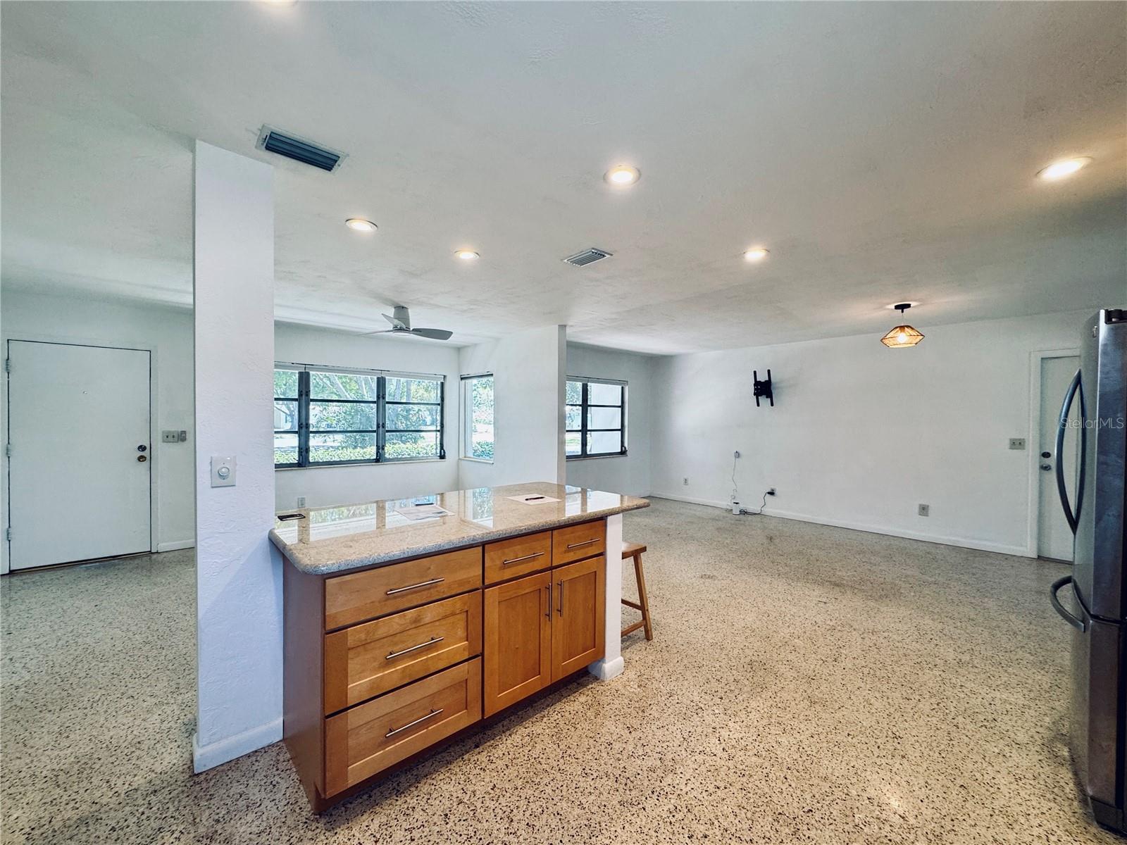 1001 75TH AVE N, ST PETERSBURG, FL, 33702