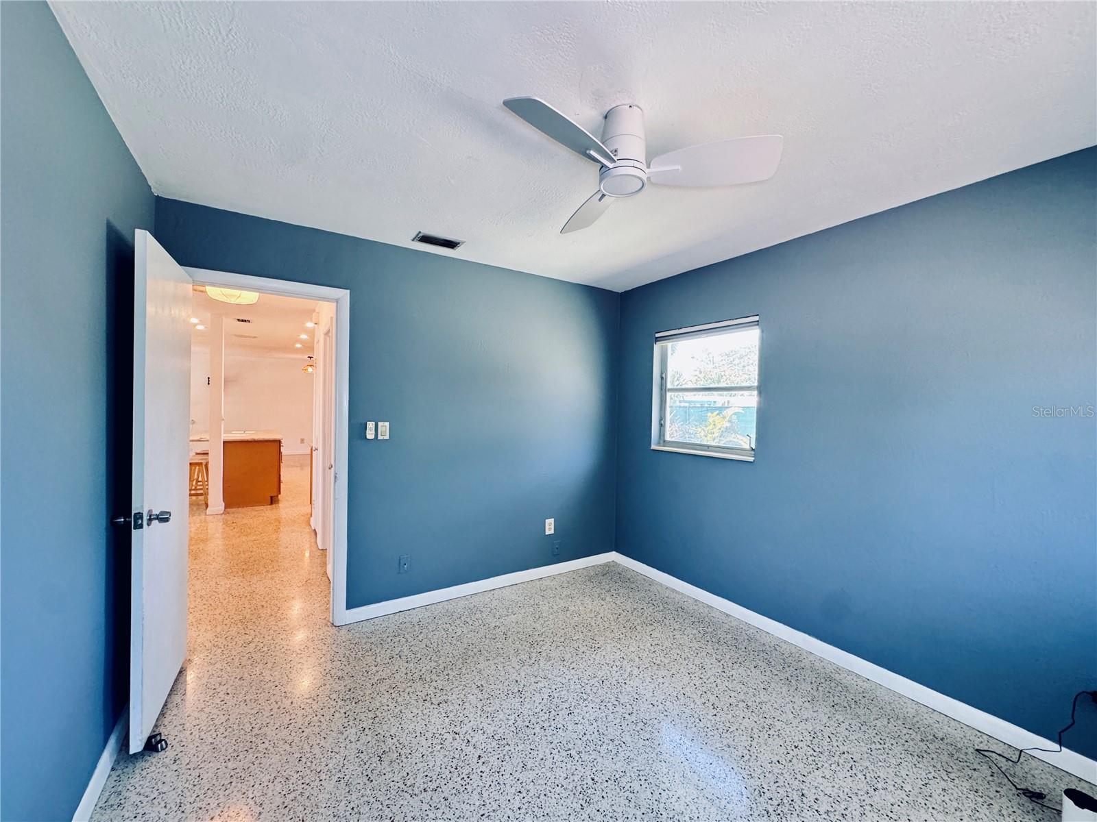 1001 75TH AVE N, ST PETERSBURG, FL, 33702