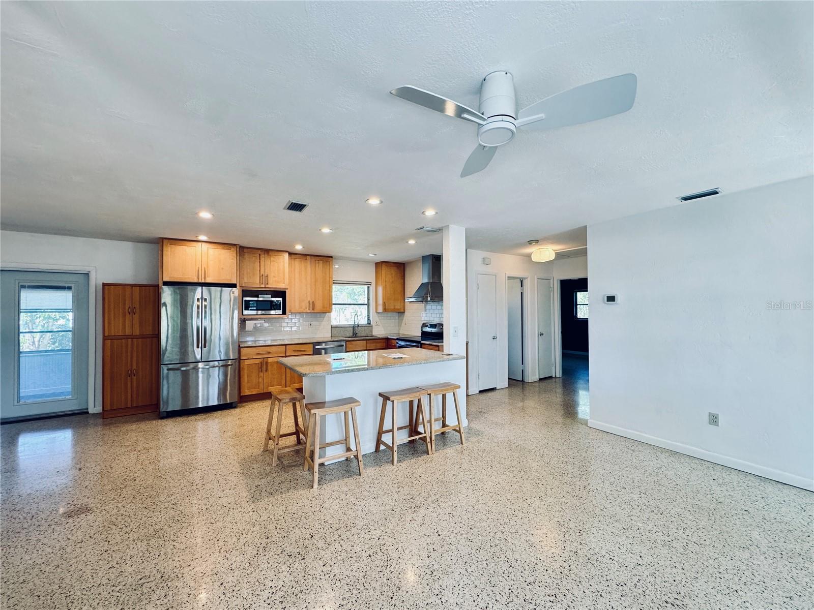 1001 75TH AVE N, ST PETERSBURG, FL, 33702