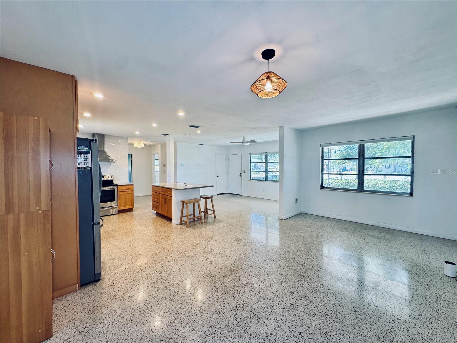 1001 75TH AVE N, ST PETERSBURG, FL, 33702