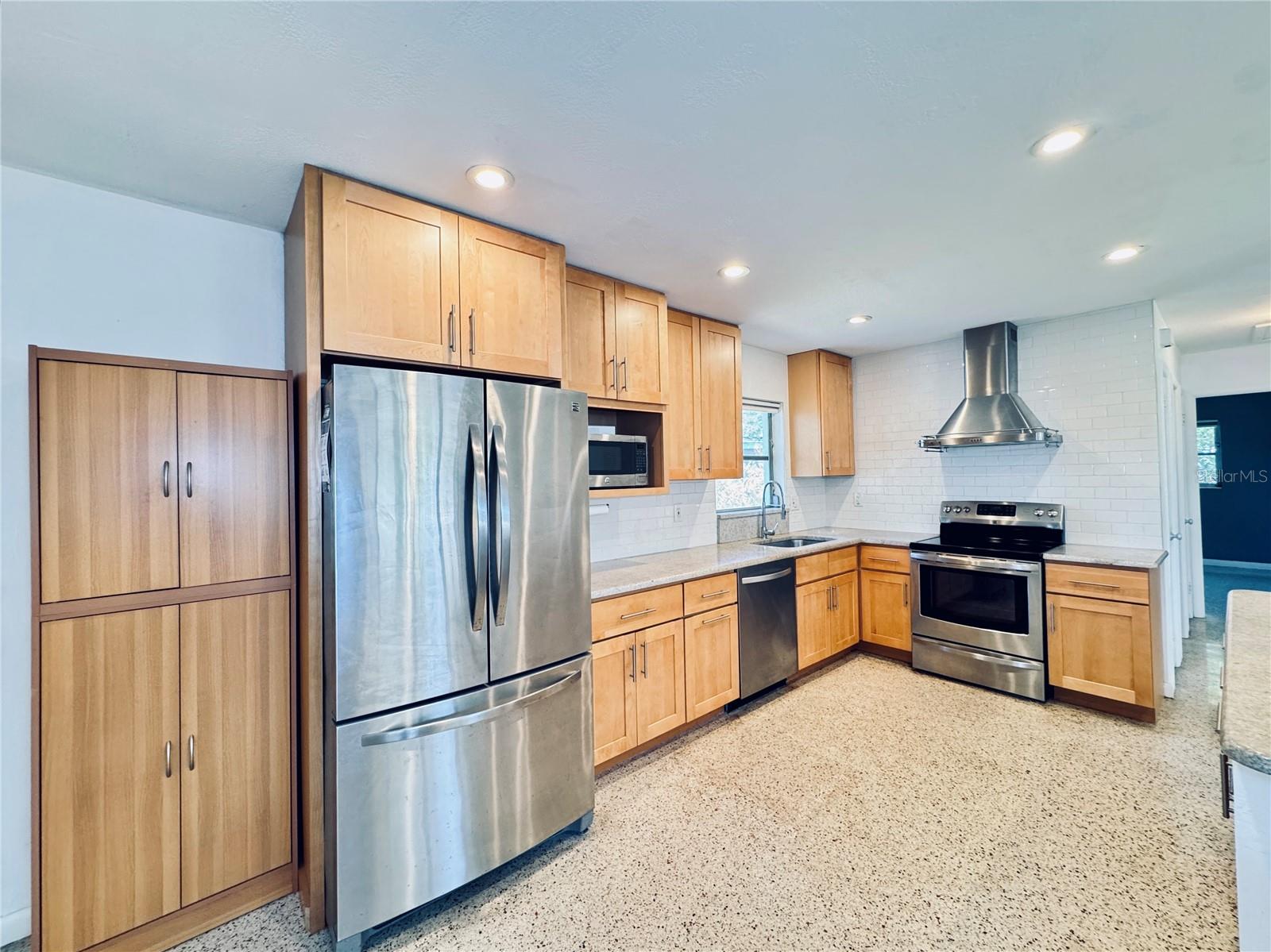 1001 75TH AVE N, ST PETERSBURG, FL, 33702