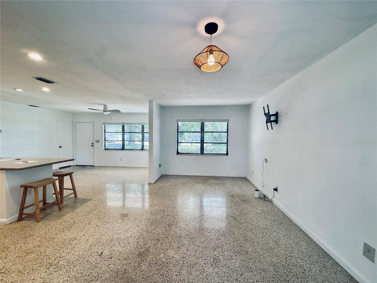 1001 75TH AVE N, ST PETERSBURG, FL, 33702