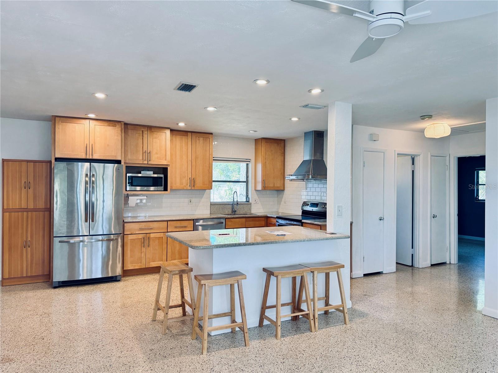1001 75TH AVE N, ST PETERSBURG, FL, 33702