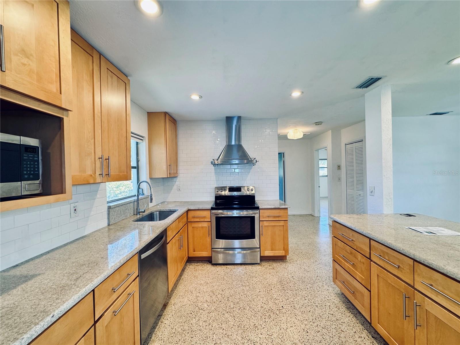 1001 75TH AVE N, ST PETERSBURG, FL, 33702