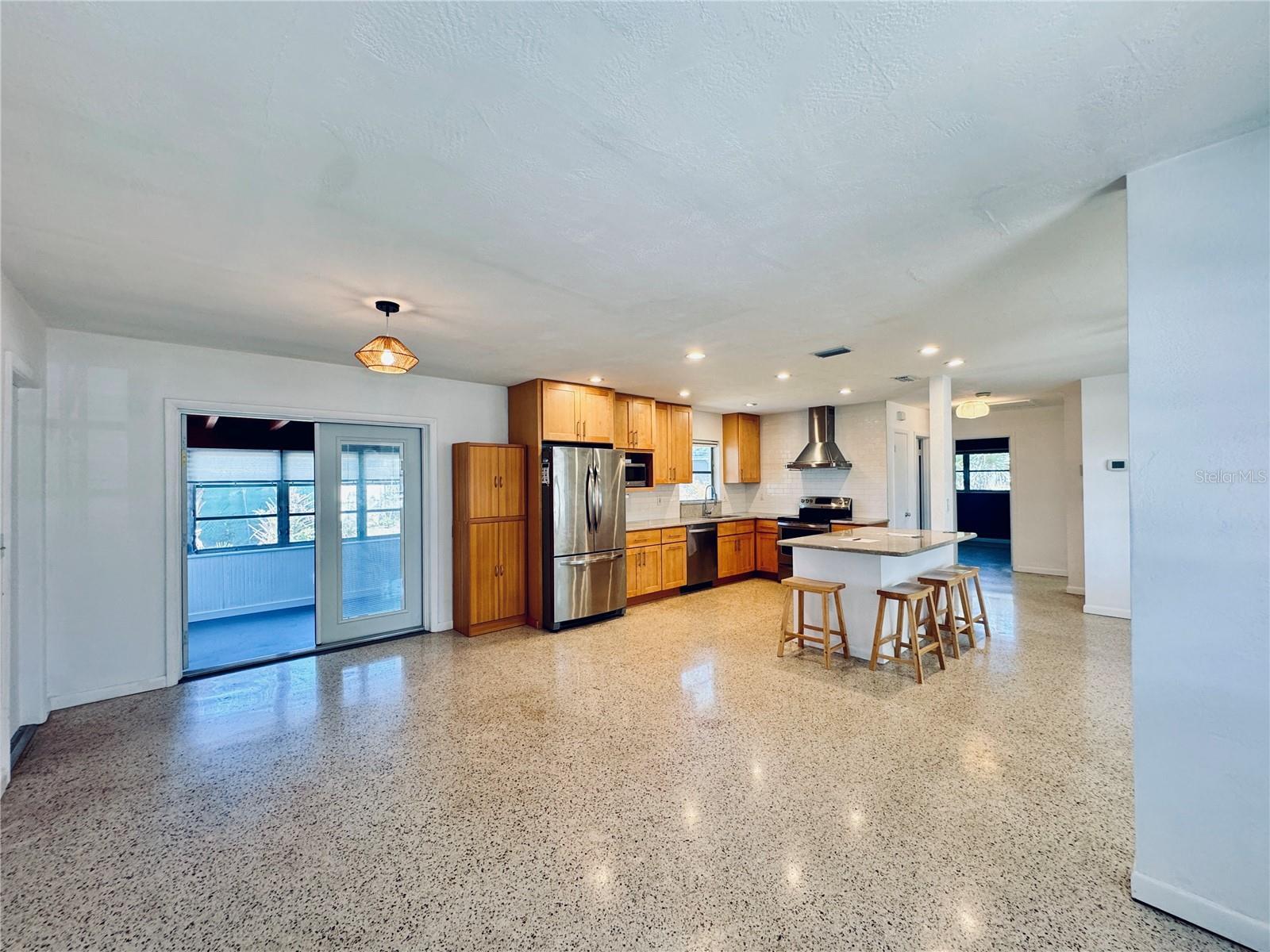 1001 75TH AVE N, ST PETERSBURG, FL, 33702