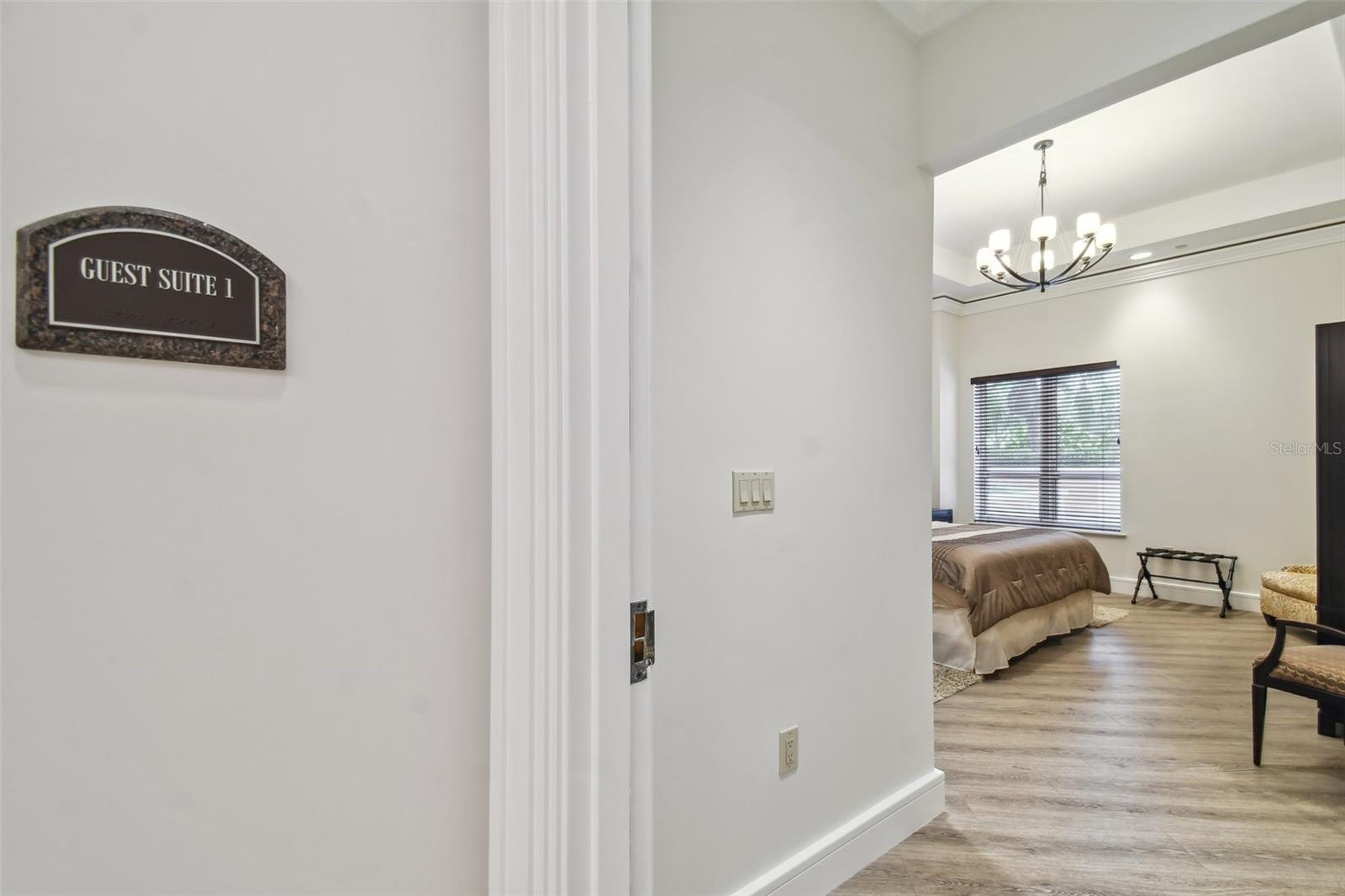 5823 BOWEN DANIEL DR #905, TAMPA, FL, 33616