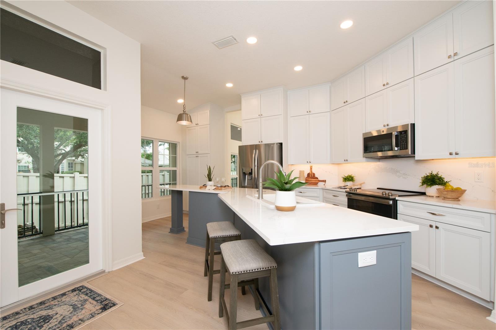 379 FAN PALM CT NE #0, ST PETERSBURG, FL, 33703