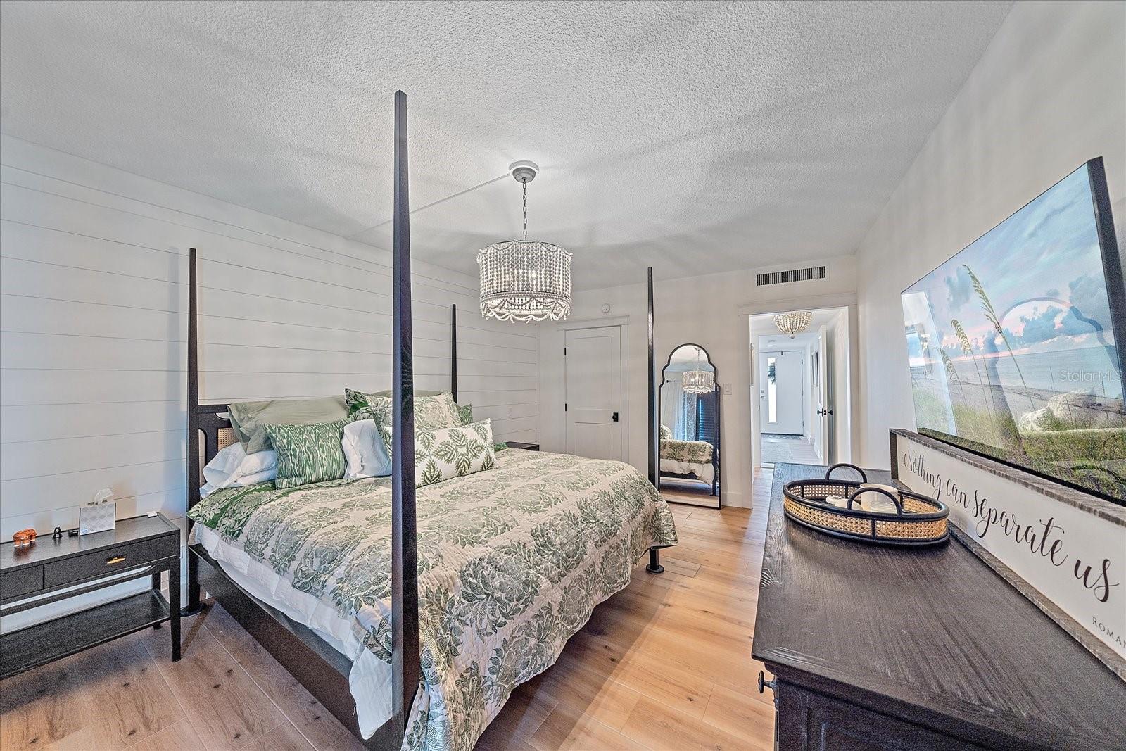 100 SANDS POINT RD #204, LONGBOAT KEY, FL, 34228