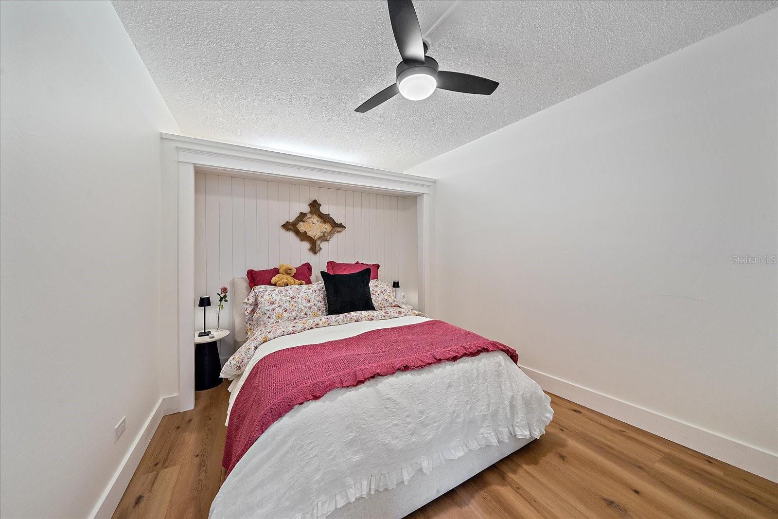 100 SANDS POINT RD #204, LONGBOAT KEY, FL, 34228