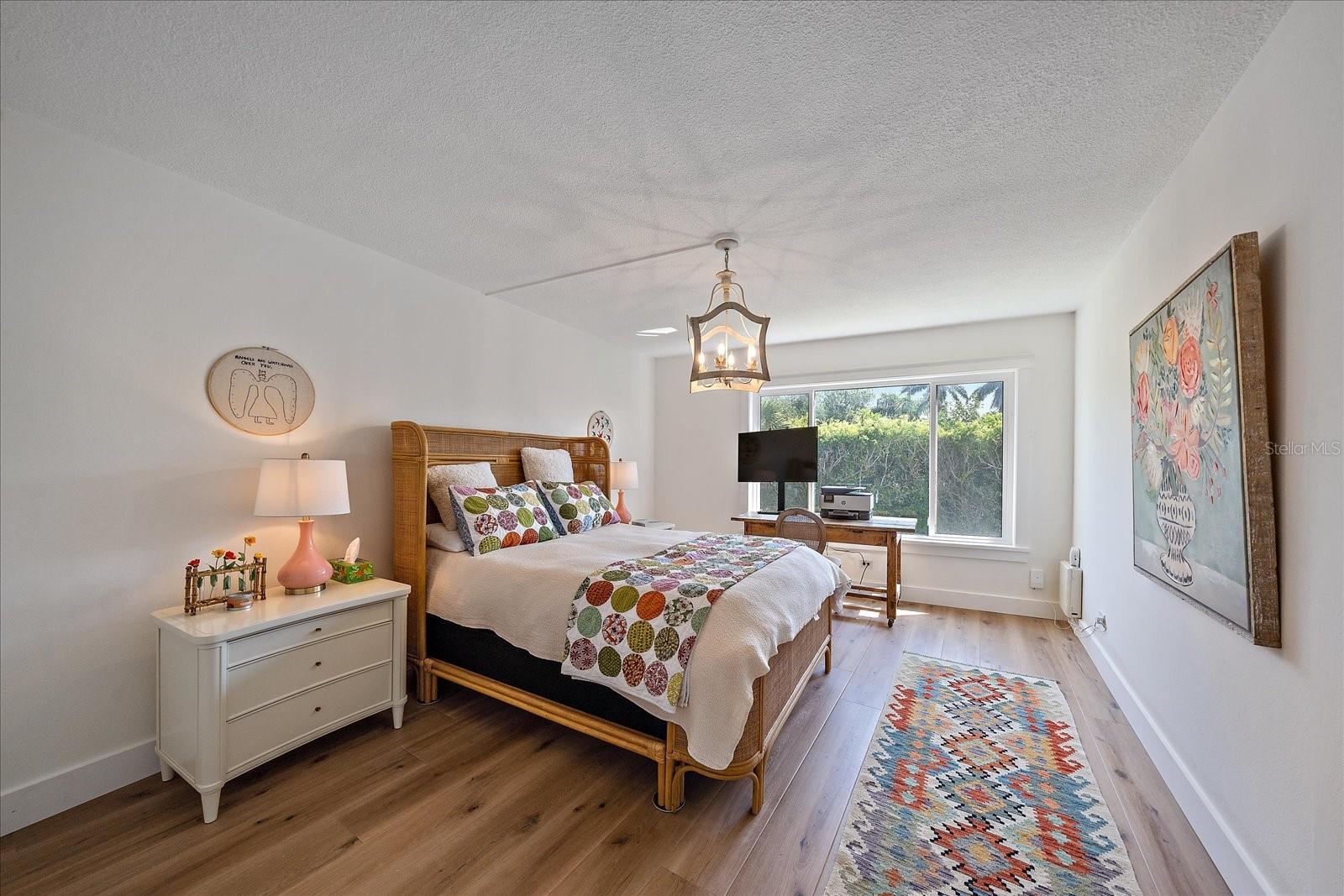 100 SANDS POINT RD #204, LONGBOAT KEY, FL, 34228
