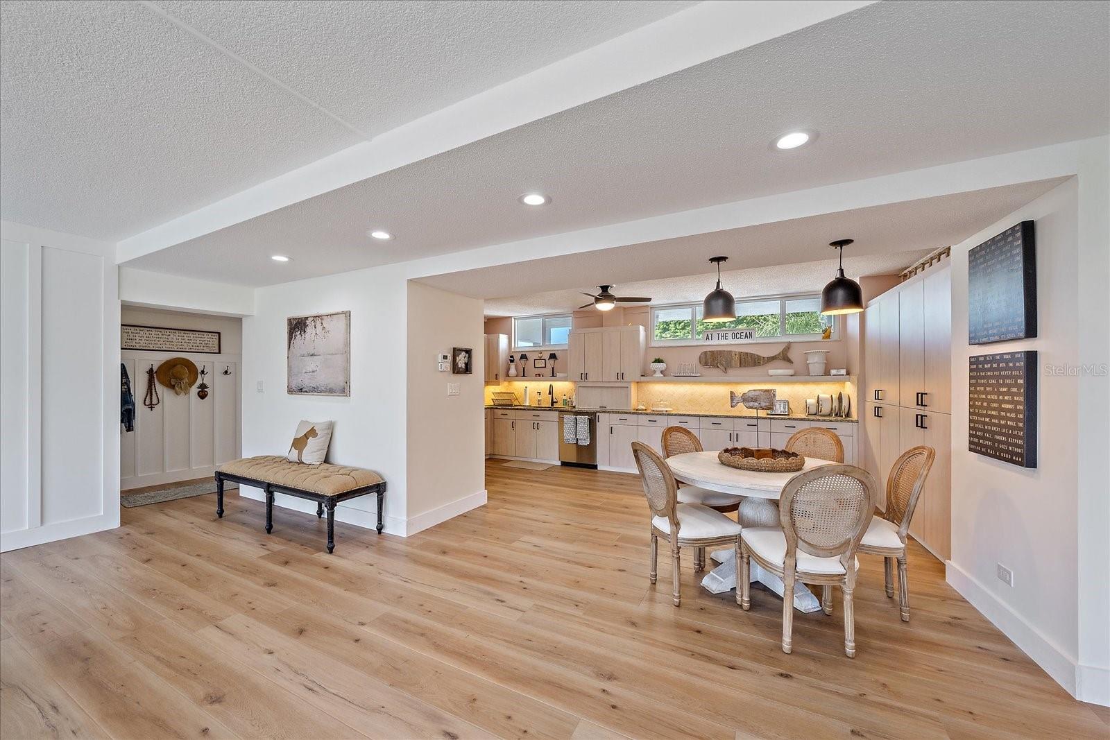 100 SANDS POINT RD #204, LONGBOAT KEY, FL, 34228