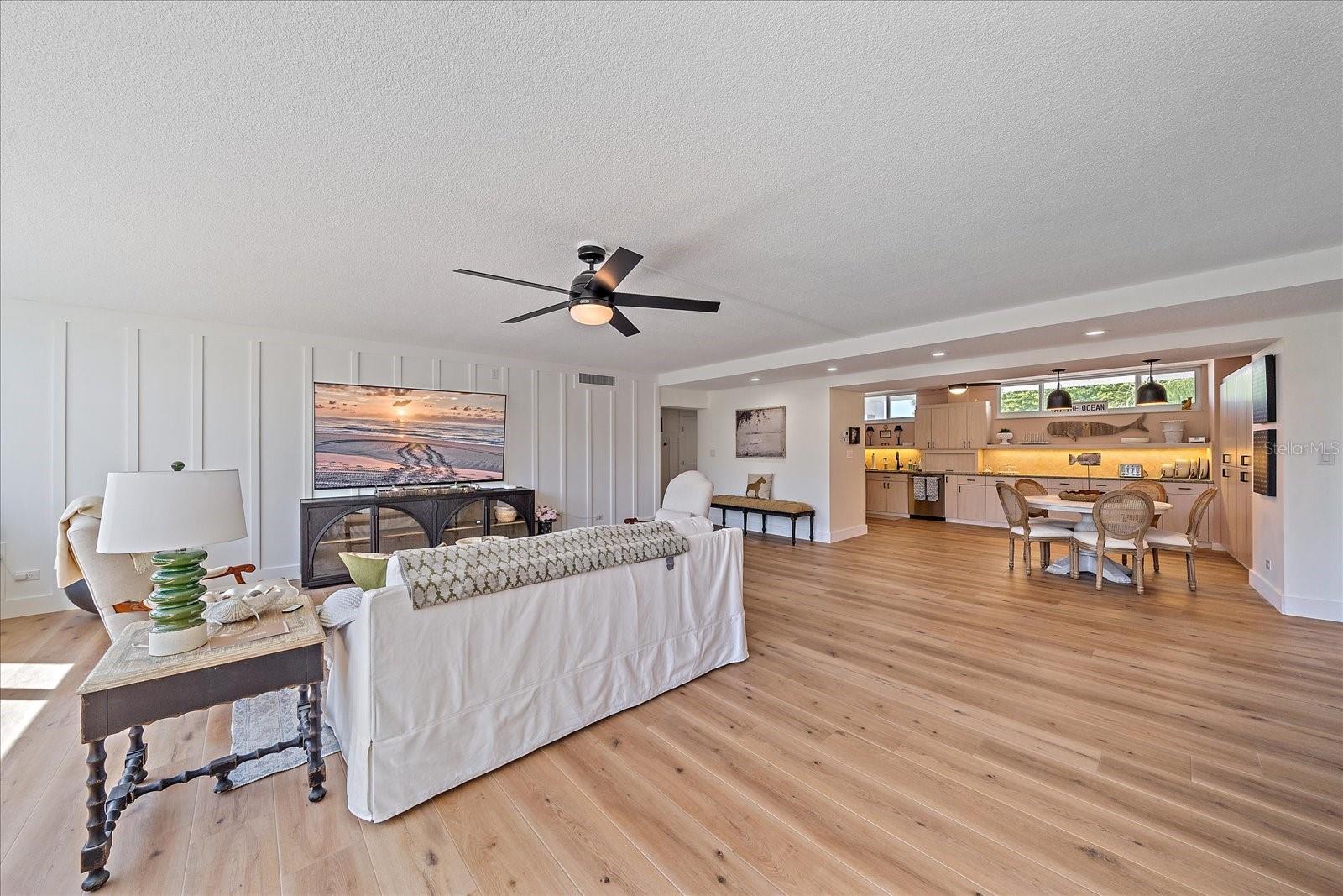 100 SANDS POINT RD #204, LONGBOAT KEY, FL, 34228