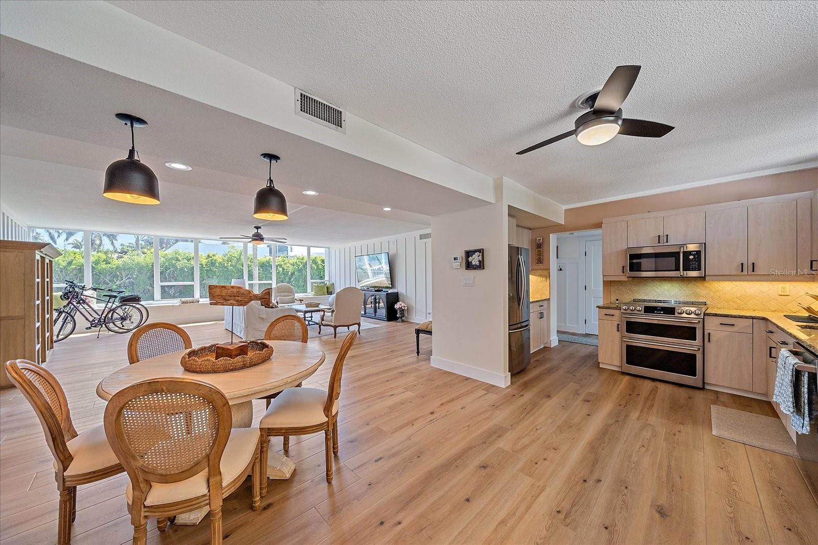 100 SANDS POINT RD #204, LONGBOAT KEY, FL, 34228