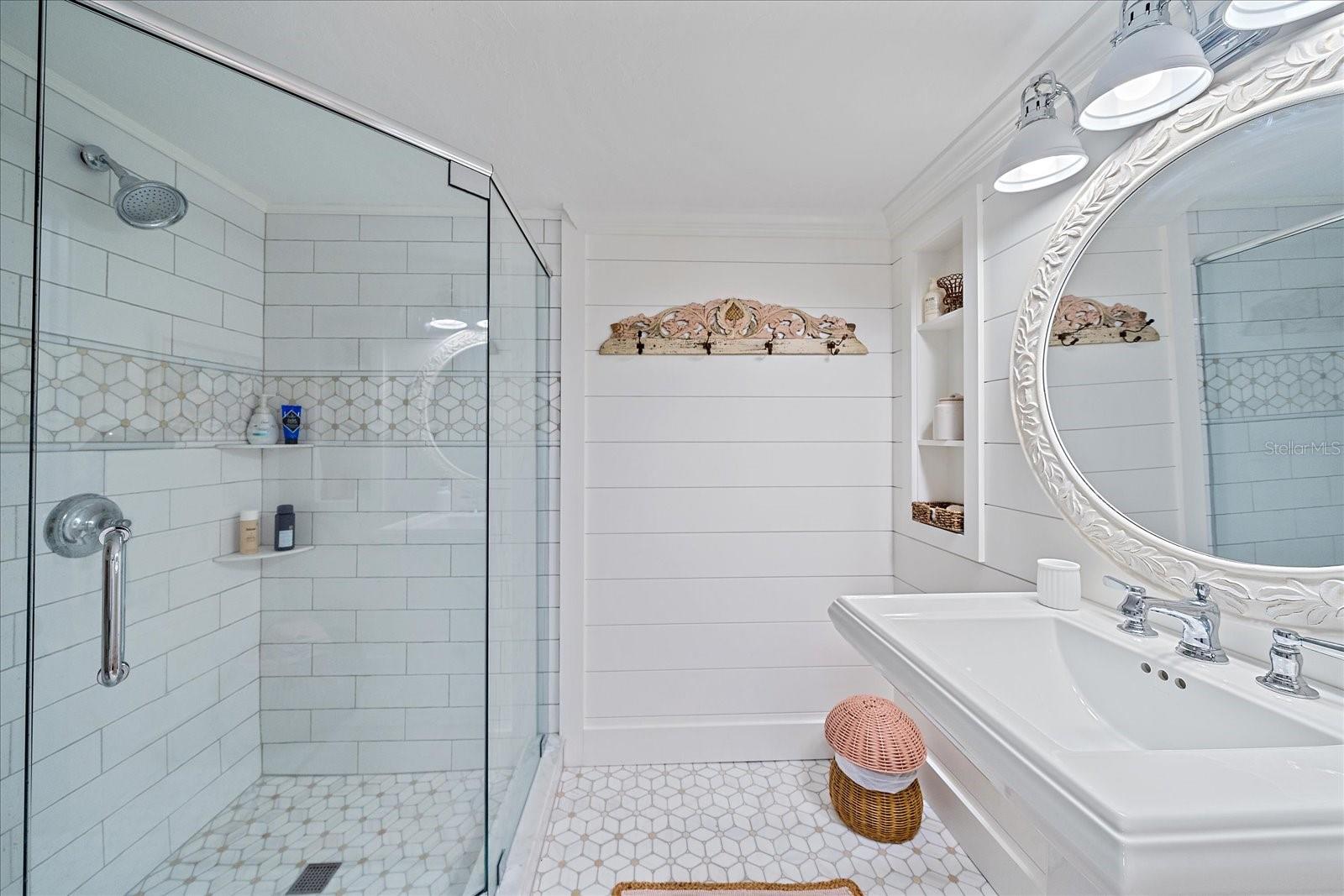 100 SANDS POINT RD #204, LONGBOAT KEY, FL, 34228