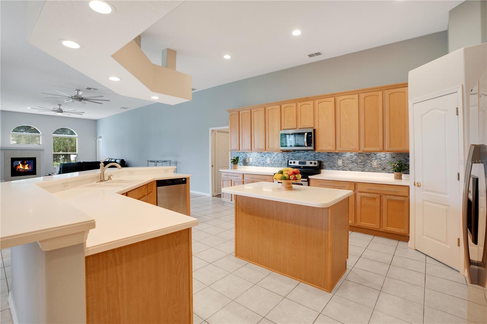4833 LAKES EDGE LN, KISSIMMEE, FL, 34744