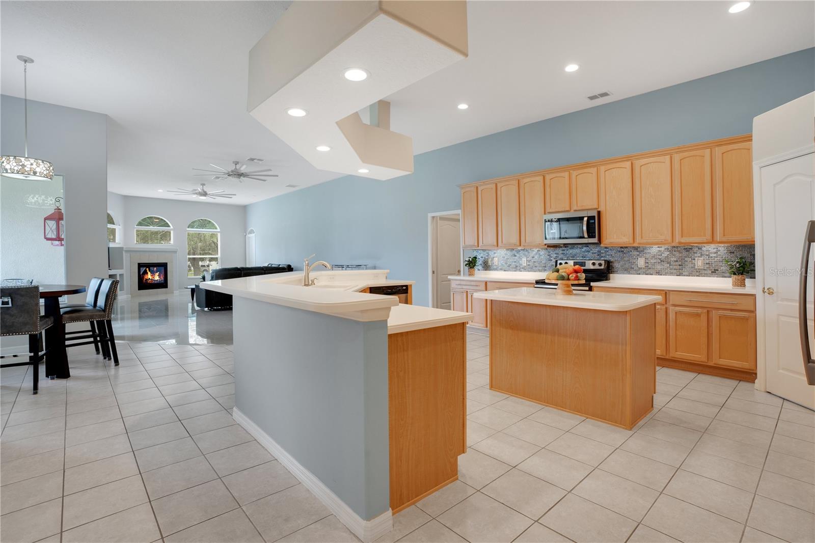 4833 LAKES EDGE LN, KISSIMMEE, FL, 34744