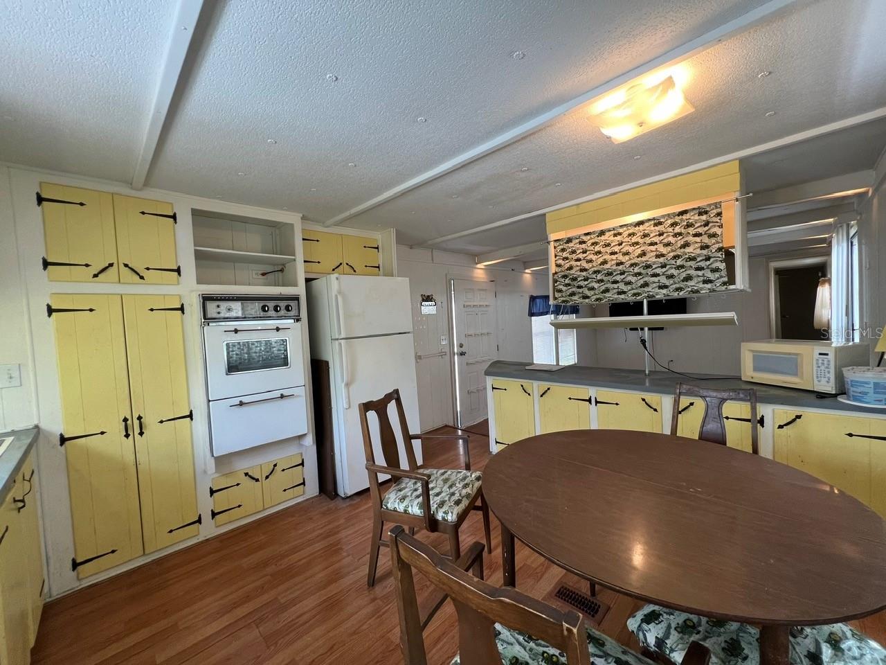 860 CR 482B, LAKE PANASOFFKEE, FL, 33538