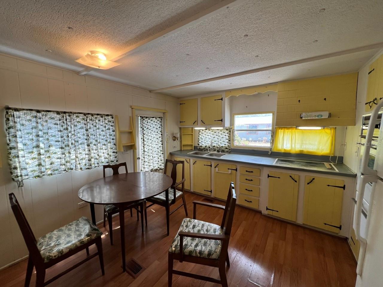 860 CR 482B, LAKE PANASOFFKEE, FL, 33538