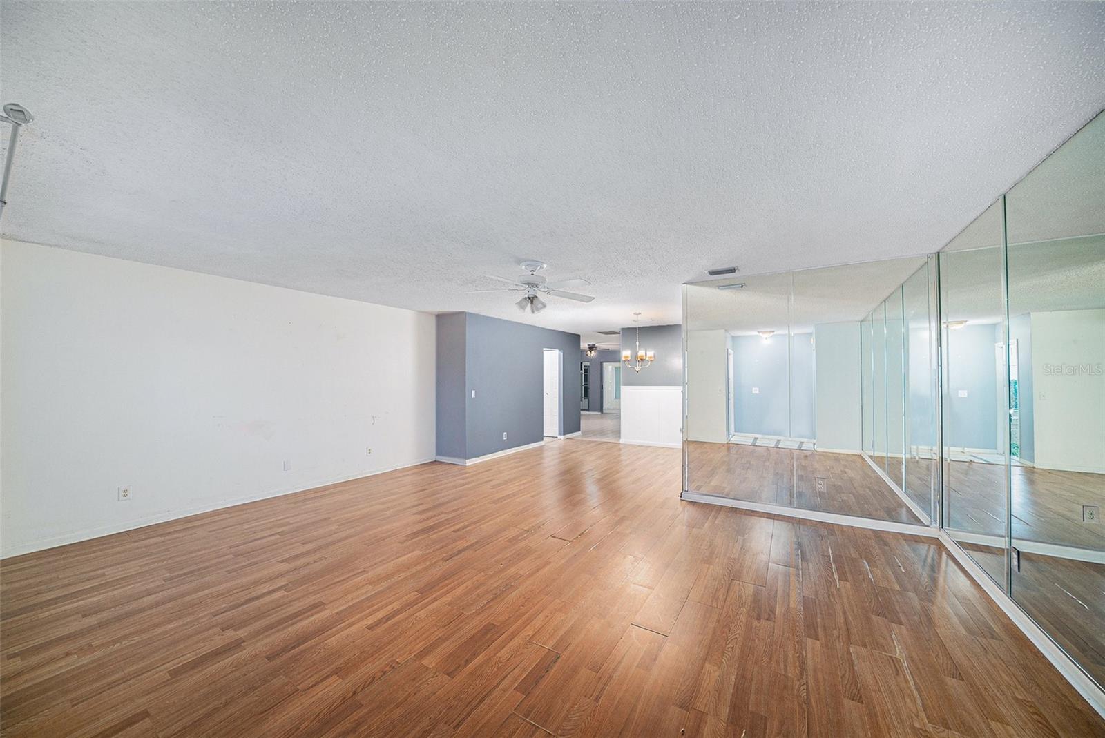 406 S PEBBLE BEACH BLVD, SUN CITY CENTER, FL, 33573