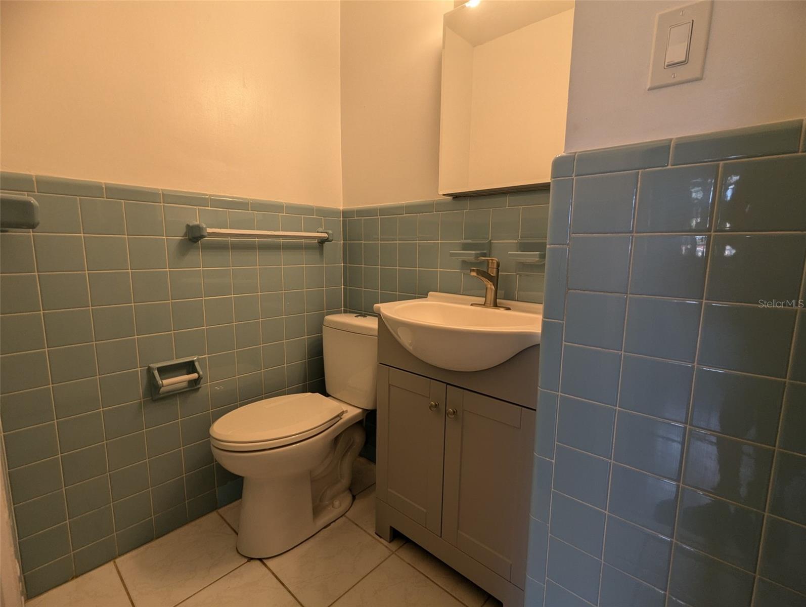 3931 E EDEN ROC CIR, TAMPA, FL, 33634