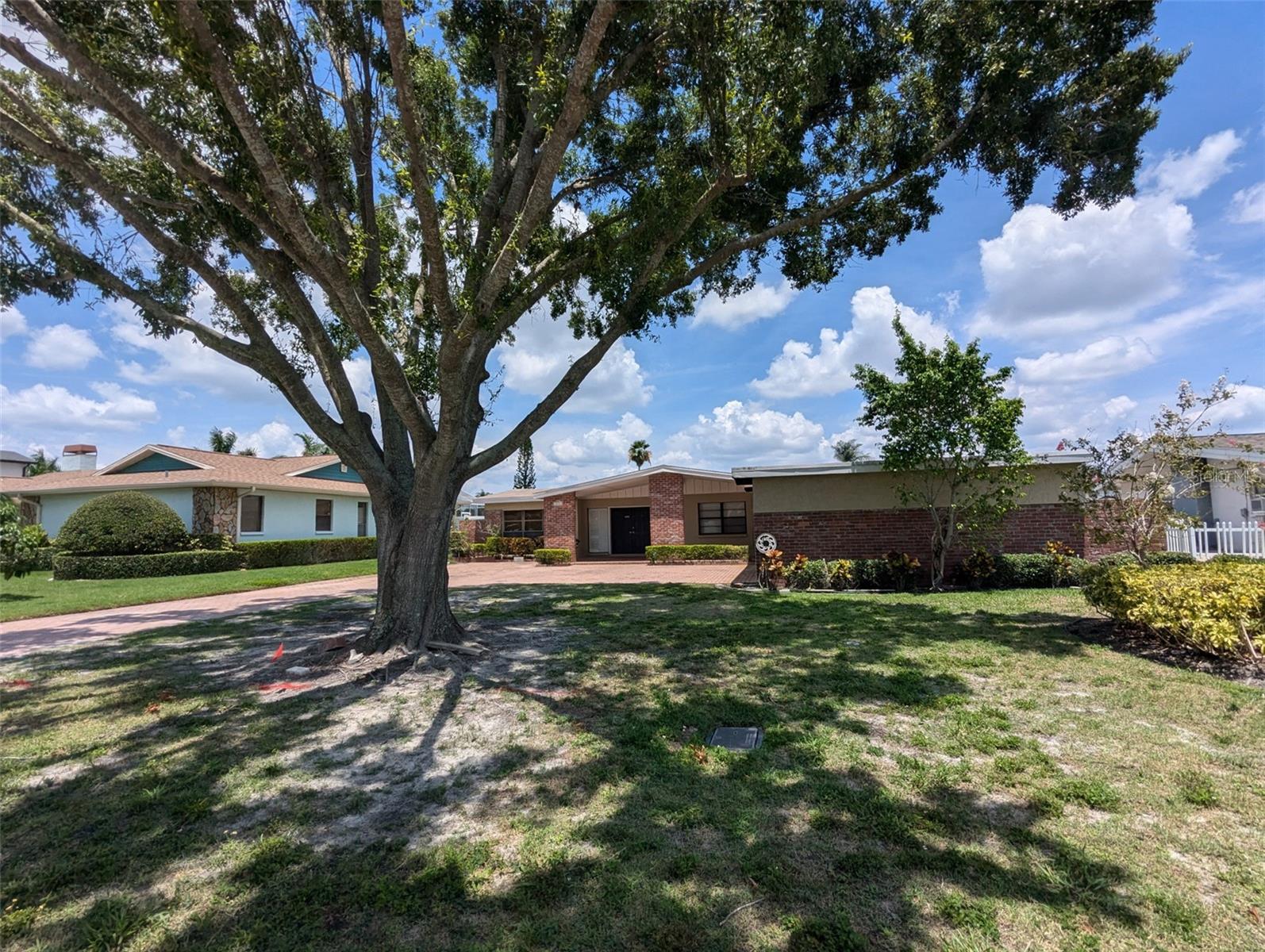 3931 E EDEN ROC CIR, TAMPA, FL, 33634