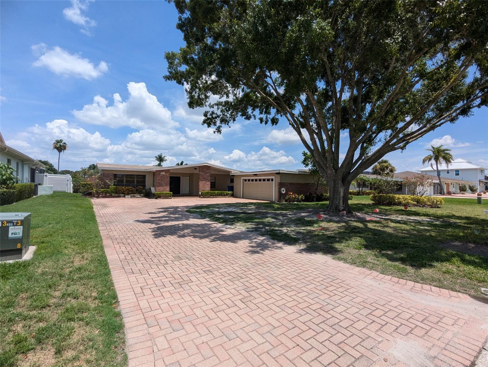 3931 E EDEN ROC CIR, TAMPA, FL, 33634