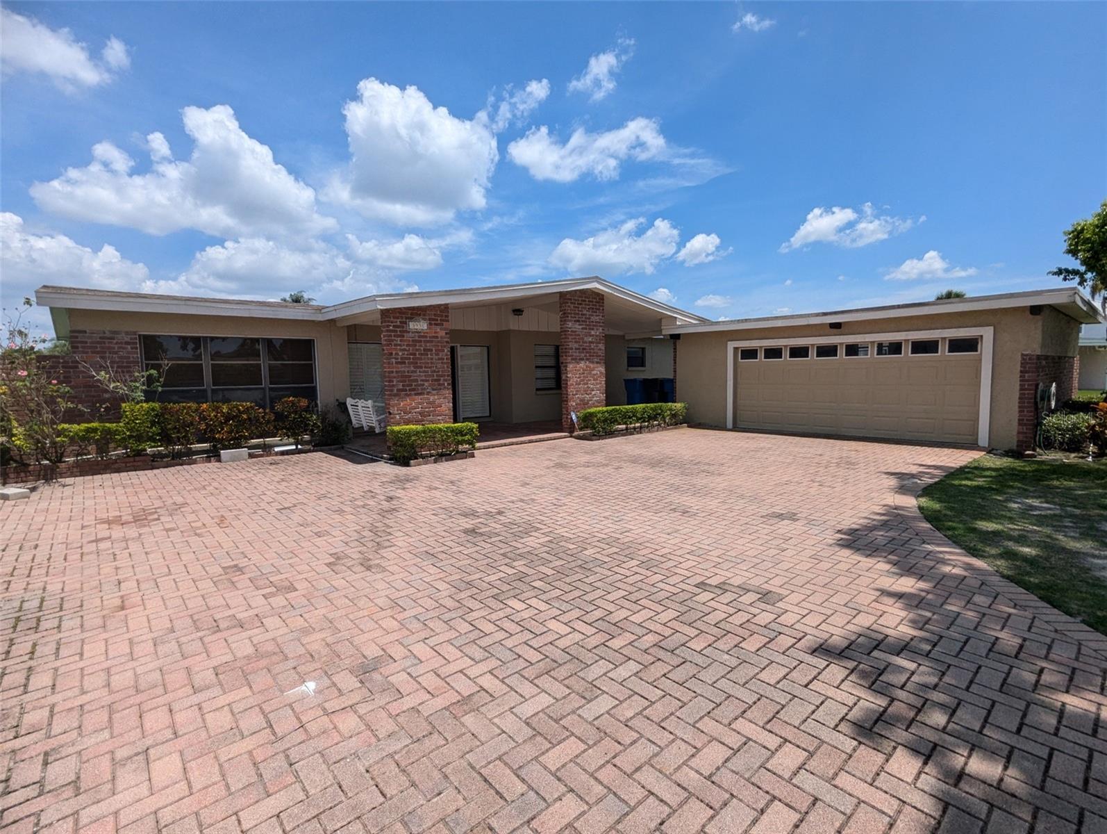 3931 E EDEN ROC CIR, TAMPA, FL, 33634